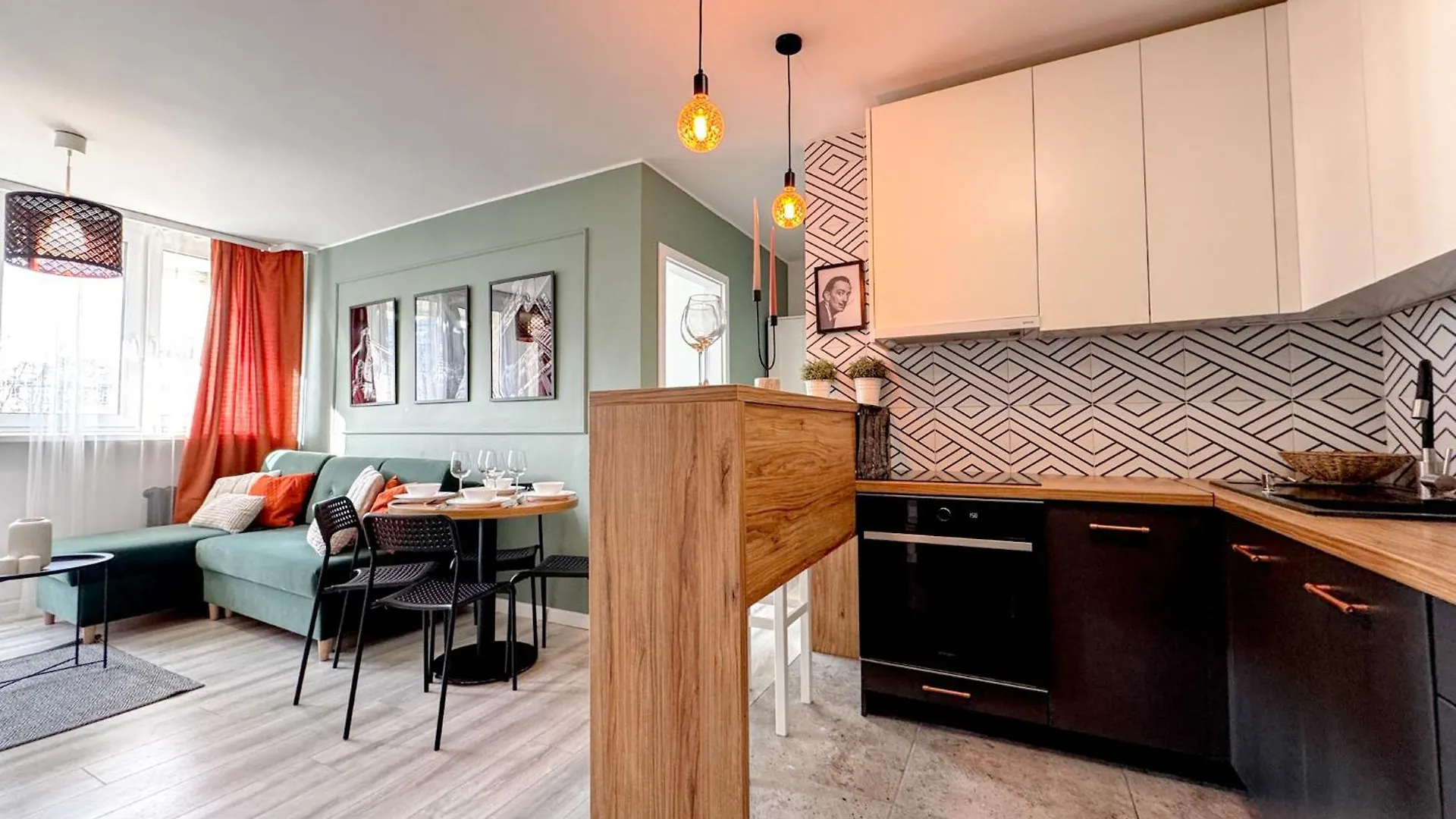 弗罗茨瓦夫2Mins Skytower! Stylish 2Bd Kitchen, Balcony! Near Train公寓 0*, 弗罗茨瓦夫