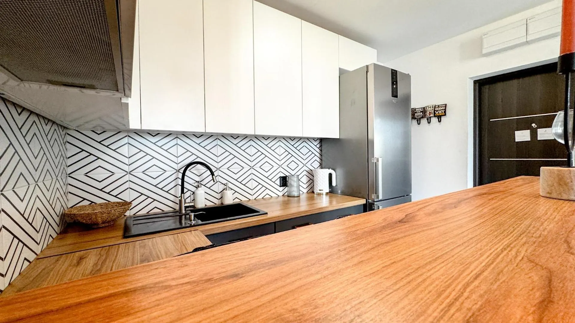 弗罗茨瓦夫2Mins Skytower! Stylish 2Bd Kitchen, Balcony! Near Train公寓 0*, 弗罗茨瓦夫 波兰