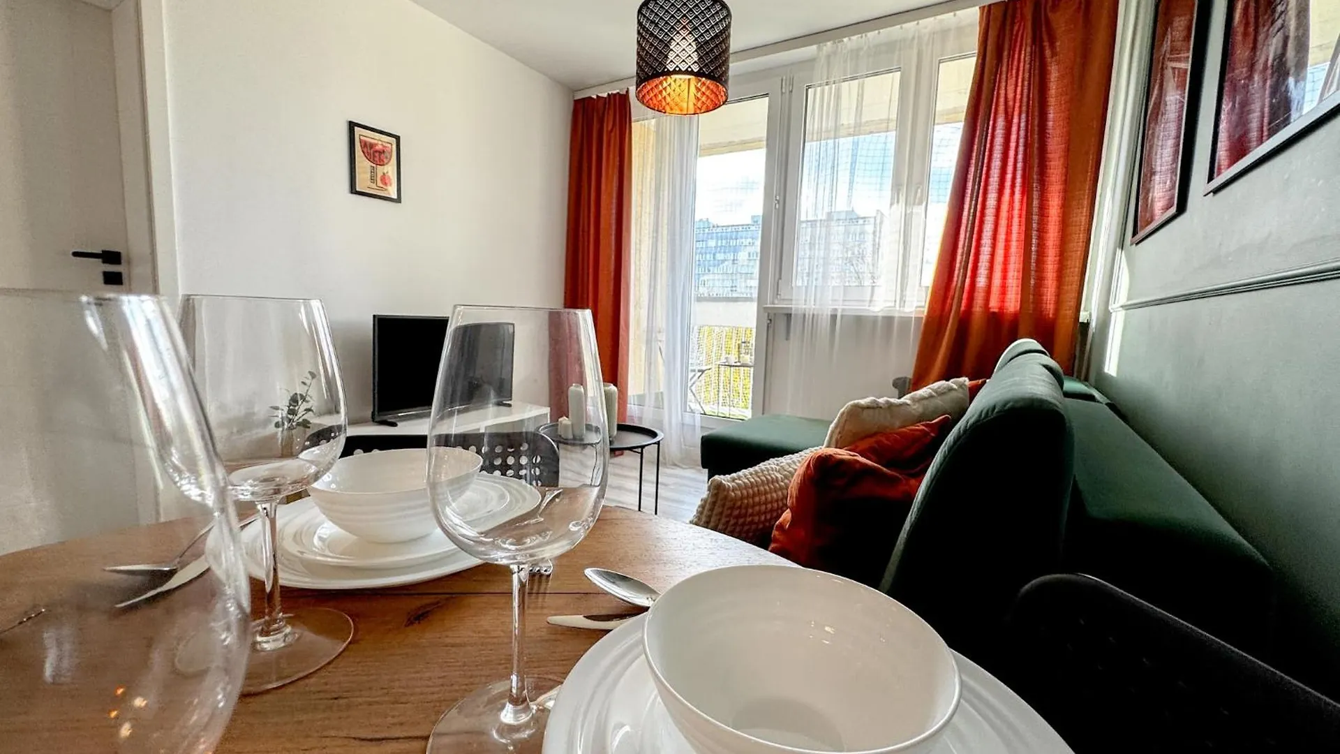 公寓 弗罗茨瓦夫2Mins Skytower! Stylish 2Bd Kitchen, Balcony! Near Train公寓 波兰