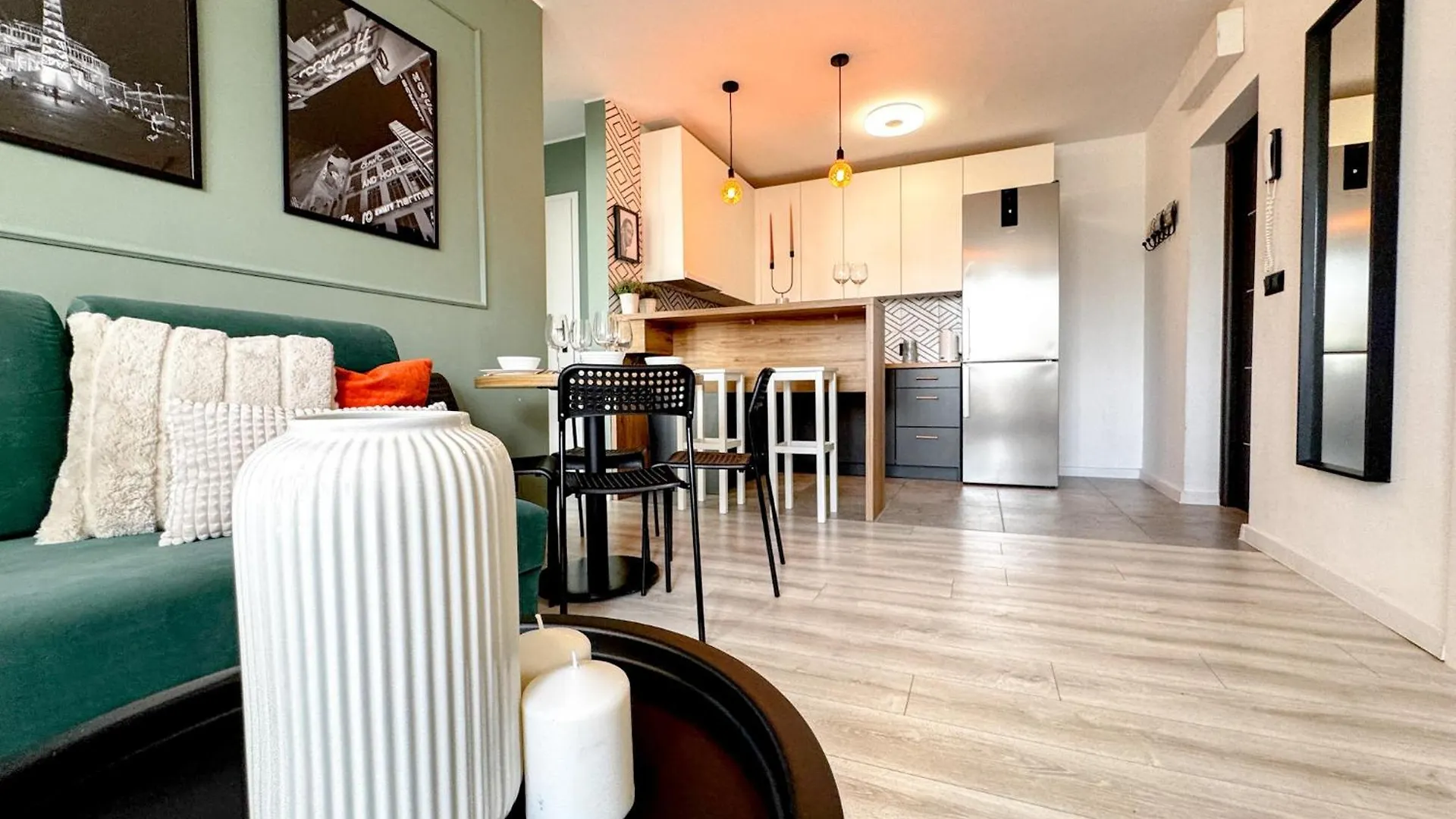 公寓 弗罗茨瓦夫2Mins Skytower! Stylish 2Bd Kitchen, Balcony! Near Train公寓 波兰