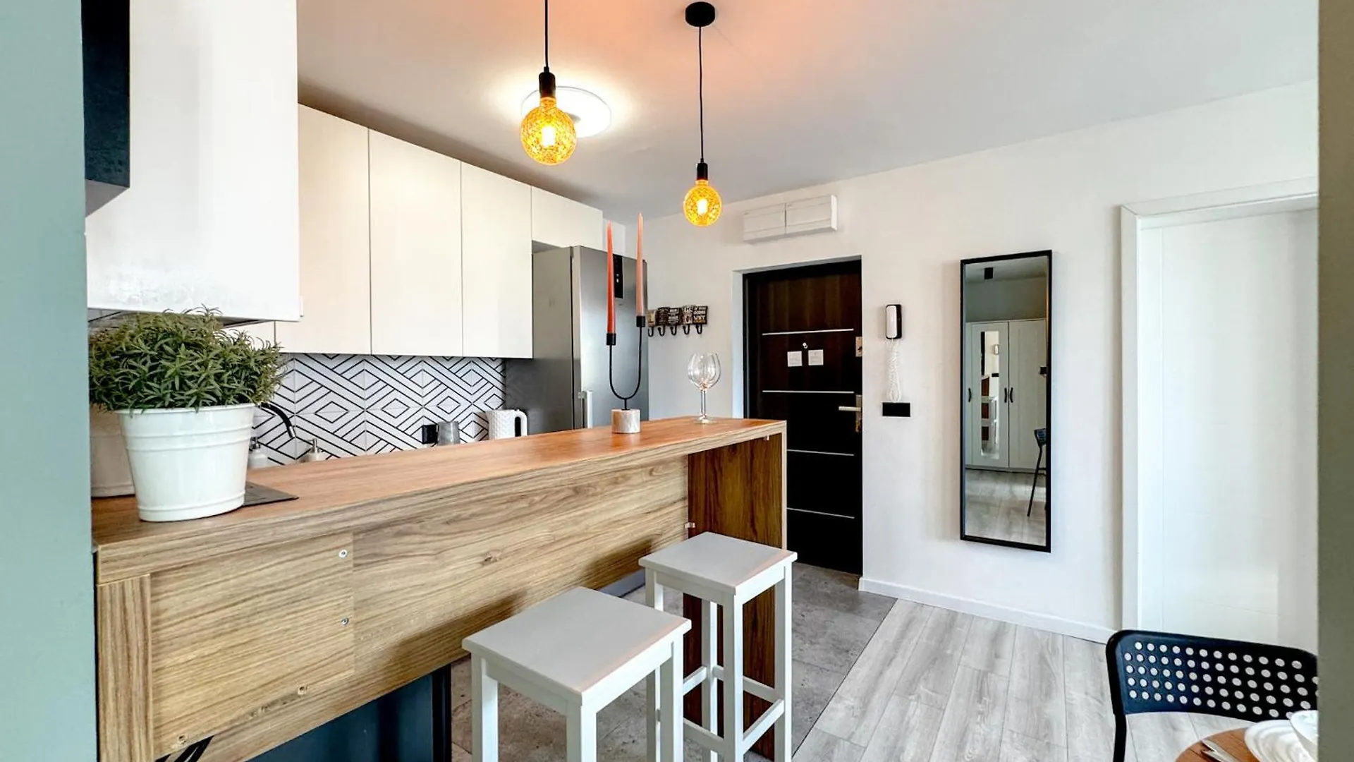 公寓 弗罗茨瓦夫2Mins Skytower! Stylish 2Bd Kitchen, Balcony! Near Train公寓