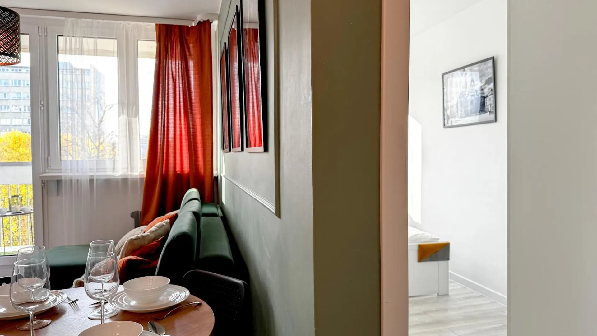 弗罗茨瓦夫2Mins Skytower! Stylish 2Bd Kitchen, Balcony! Near Train公寓 0*, 弗罗茨瓦夫