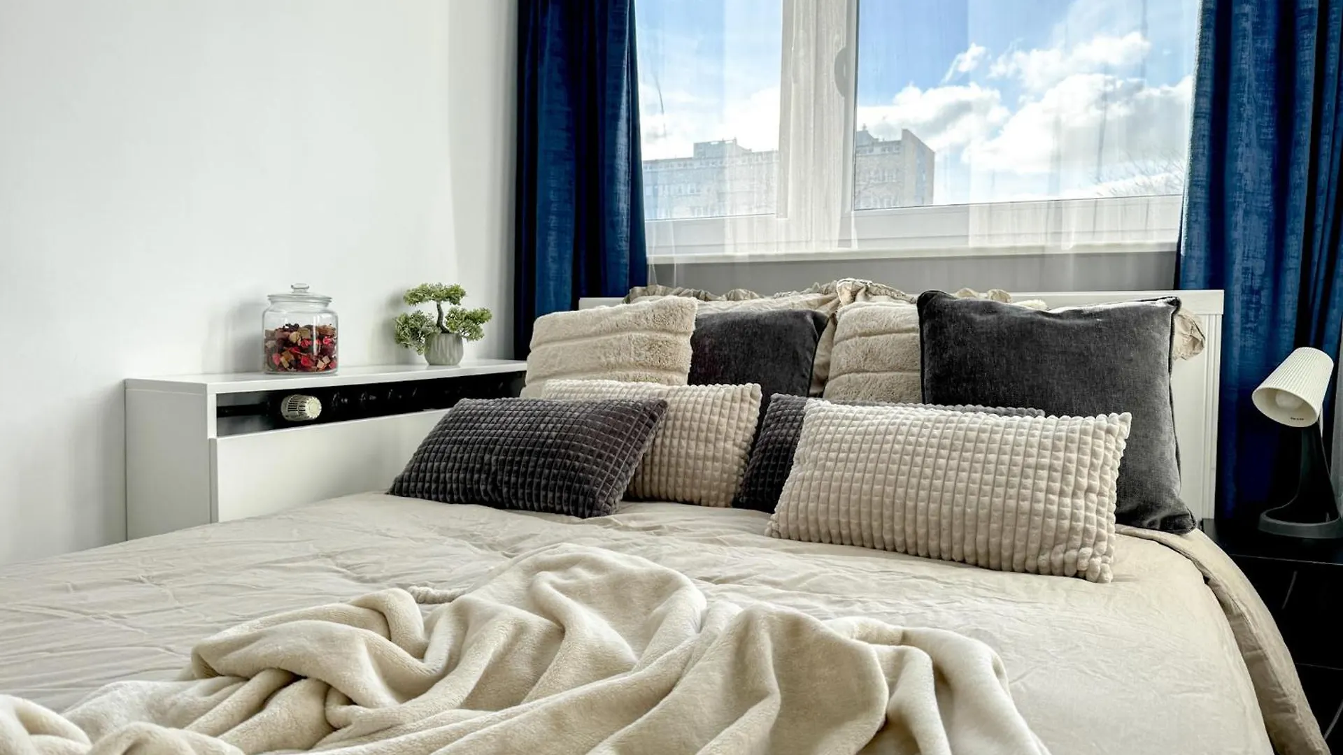公寓 弗罗茨瓦夫2Mins Skytower! Stylish 2Bd Kitchen, Balcony! Near Train公寓