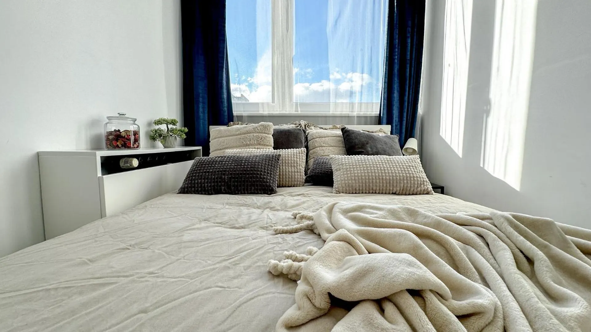 弗罗茨瓦夫2Mins Skytower! Stylish 2Bd Kitchen, Balcony! Near Train公寓 波兰